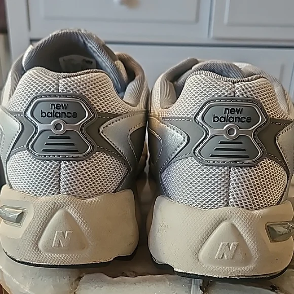 New Balance Men's Sneakers in Gray and Cream - Picture 6 of 9